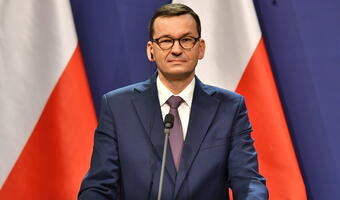 Premier: fake newsy ws. świadczeń medyków nie na miejscu