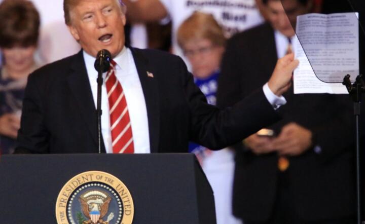 Prezydent Donald Trump przemawia w Phoenix (Arizona, USA), fot. PAP/EPA/ROY DABNER