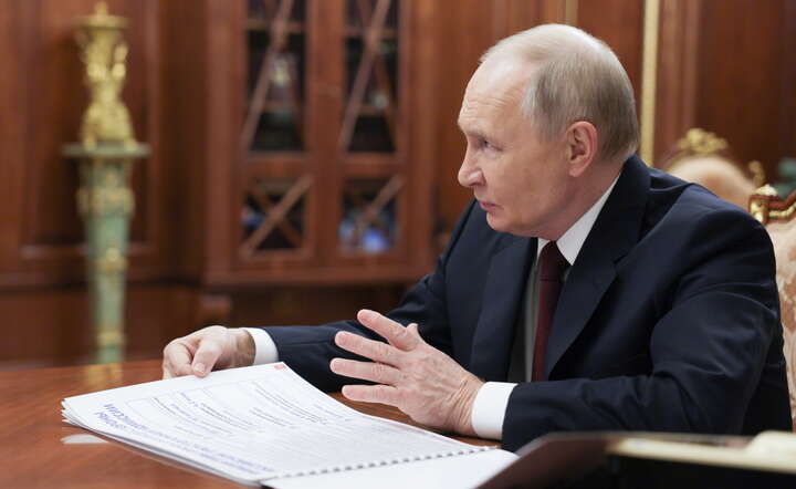 Prezydent Rosji Władimir Putin na Kremlu, 17 listopada 2025 / autor: PAP/EPA/GAVRIIL GRIGOROV/SPUTNIK