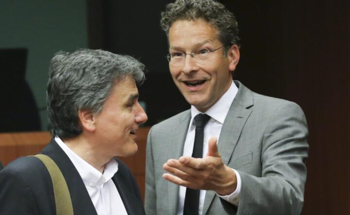 Minister finansów Grecji Eucleidis Tsakalotos i szef Eurogrupy, ministers finansów Holandii Jeroen Dijsselbloem, fot. PAP/EPA/OLIVIER HOSTELET 