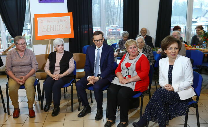Mateusz Morawiecki i Marlena Maląg w Woli Karczewskiej / autor: PAP