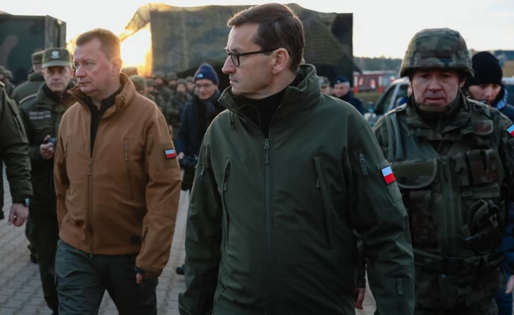 Premier i minister obrony na wschodniej granicy Polski.  / autor: FB/Mateusz Morawiecki