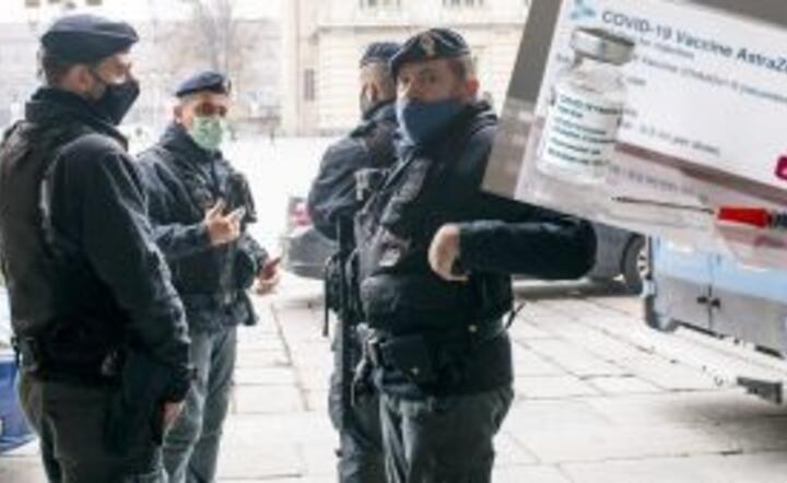 W Rzymie karabinierzy weszli do fabryki AstraZeneki