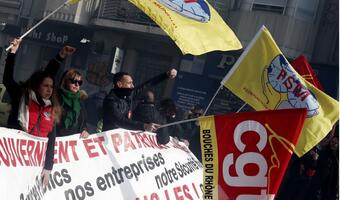 Macron skończy jak Ludwik XVI? Nie maleje temperatura protestów we Francji