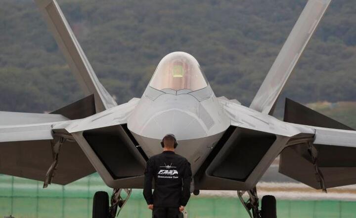 Niezidentyfikowany obiekt nad Kanadą! F-22 Raptor w akcji
