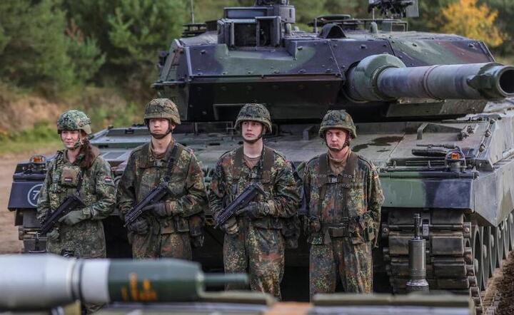 Leopard 2 / autor: PAP/EPA/FRIEDEMANN VOGEL
