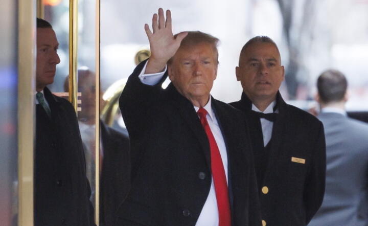Donald Trump w drodze na ogłoszenie wyroku z powództwa E. Jean Carroll / autor: PAP/EPA/SARAH YENESEL