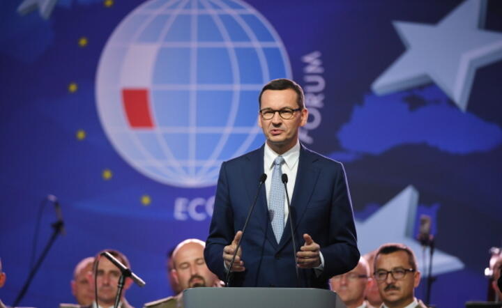remier Mateusz Morawiecki odbiera nagrodę 'Człowieka Roku' podczas XXIX Forum Ekonomicznego / autor:  PAP/Darek Delmanowicz