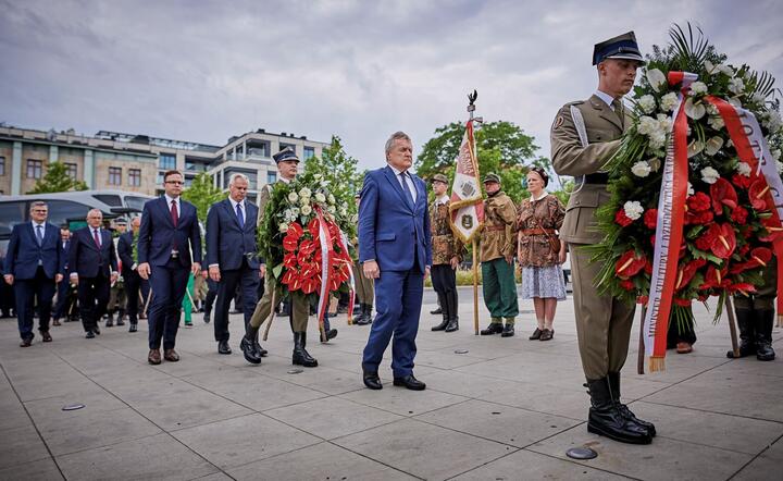 PGE Polska Grupa Energetyczna w 79. rocznicę Powstania Warszawskiego oddała hołd energetykom walczącym w obronie warszawskiej Elektrowni Powiśle, / autor: PGE