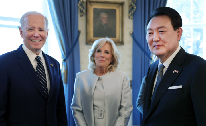Yoon Suk-yeol i Joe Biden / autor: PAP/EPA/YONHAP / POOL