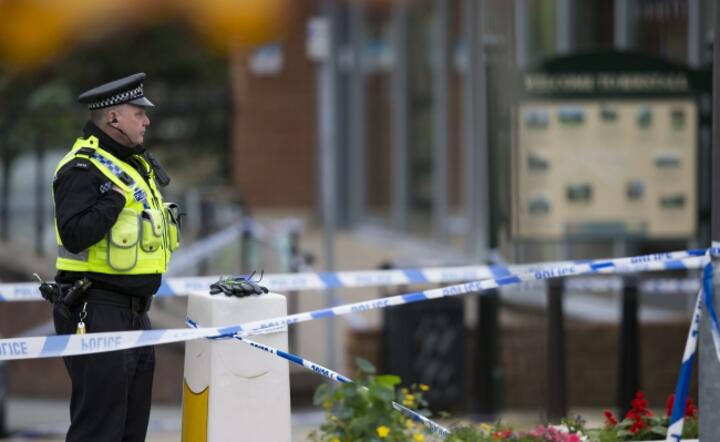 Policja przed budynkiem w Birtsall, w którym doszło do zabójstwa posłanki Partii Pracy Jo Cox, fot. PAP/EPA/FACUNDO ARRIZABALAGA EPA/JON SUPER