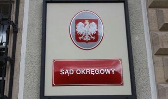 Politycy spierają się o sądy