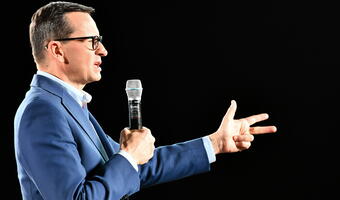 Premier: Dopłacamy 300 zł do każdej MWh na CO2, tak chce UE