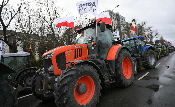 Policja zamknęła ruch na ulicy Kasprzaka / autor: PAP/Marcin Obara