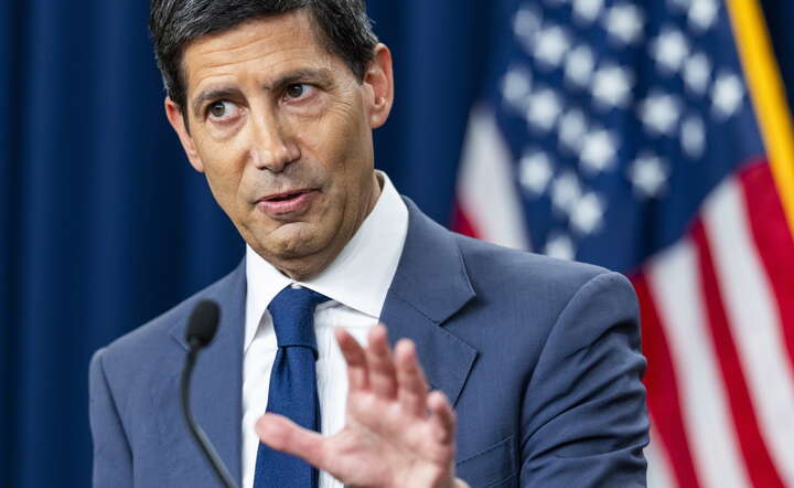 Prezes Rezerwy Federalnej Kevin Warsh na konferencji prasowej, 28 października 2026 r. / autor: PAP/EPA/JIM LO SCALZO 