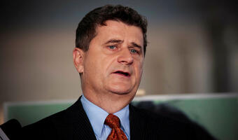 Palikot chce usunąć wierzycieli z Facebooka