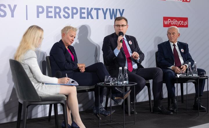 Uczestnicy debaty od prawej: Krzysztof Tchórzewski, Maciej Małecki, Anna Łukaszewska-Trzeciakowska i prowadząca debatę Agnieszka Łakoma / autor: Fratria / Andrzej Wiktor