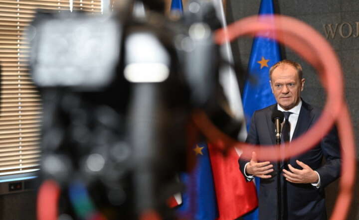 Premier Donald Tusk podczas konferencji prasowej  / autor: PAP/Radek Pietruszka