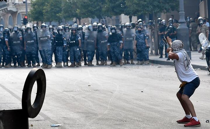 Protesty w Libanie / autor: PAP/EPA/WAEL HAMZEH
