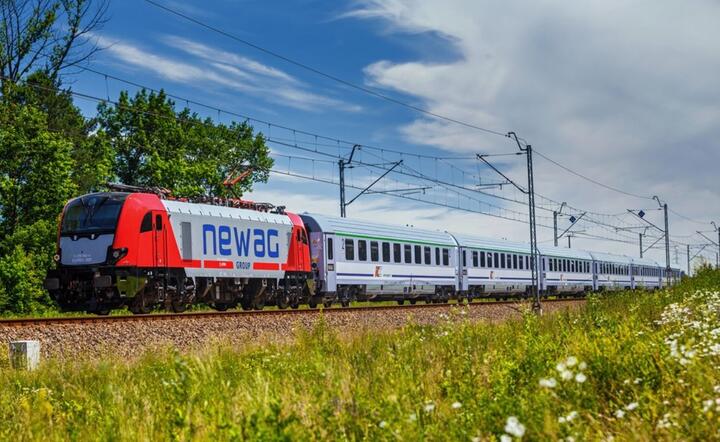 Lokomotywa typu Griffin na torze ze składem Intercity / autor: materiały prasowe Newag