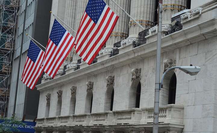 Siedziba nowojorskiej giełdy przy Wall Street / autor: Pixabay