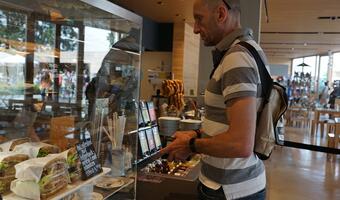 Konsumenci i eksporterzy podtrzymują gospodarkę