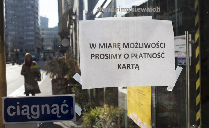 NBP wskazuje, że skala oszustw z użyciem kart płatniczych była nadal niewielka w porównaniu do całości obrotu kartami płatniczymi / autor: Fratria / Andrzej Wiktor
