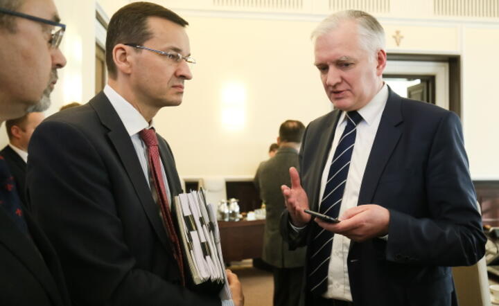 Wicepremier Mateusz Morawiecki i wicepremier Jarosław Gowin przed posiedzeniem rządu, fot. PAP/Paweł Supernak