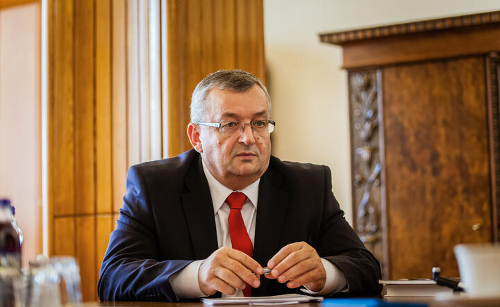 jeden z uczestników debaty - minister infrastruktury Andrzej Adamczyk / autor: Fratria