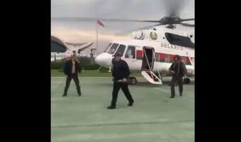 ZAMIAST SŁÓW: Łukaszenka z "kałachem" w garści