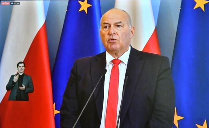 Minister finansów Tadeusz Kościński, 18 bm. w siedzibie KPRM w Warszawie, podczas transmitowanej konferencji prasowej nt. Tarczy Antykryzysowe / autor: PAP/Andrzej Lange