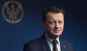Błaszczak: Zakaz noszenia mundurów dla osób spoza wojska podpisany