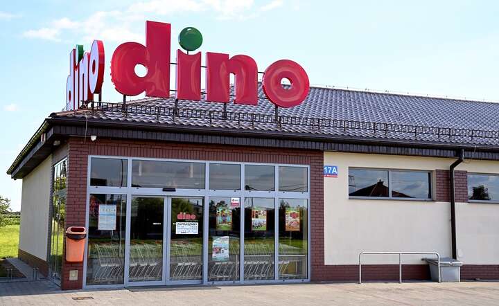 Supermarket Dino, to ustandaryzowana placówka handlowa o powierzchni handlowej ok. 400 mkw / autor: Fratria / KK
