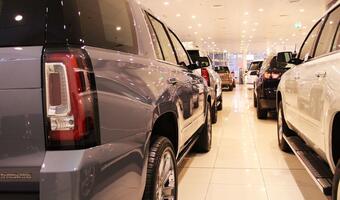 Dealerzy samochodów odczuli pandemię. Większe zapasy niż zwykle
