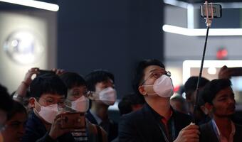Chiny: Kara śmierci za zarażanie, 15 lat więzienia za plotki
