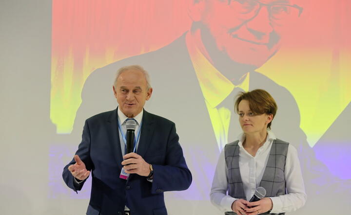 Minister przedsiębiorczości i technologii Jadwiga Emilewicz i minister energii Krzysztof Tchórzewski. Katowice szczyt COP 24 / autor: PAP/Andrzej Grygiel