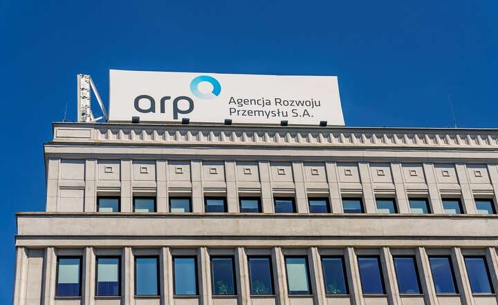 Agencja Rozwoju Przemysłu wspiera rozwój polskich firm, finansując inwestycje i pomagając w procesach restrukturyzacyjnych / autor: Fratria