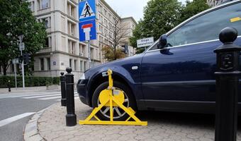 Trzeba coraz więcej płacić w stolicy za Trzaskowskiego