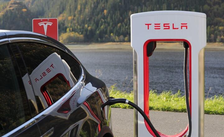 Tesla / autor: Pixabay.com