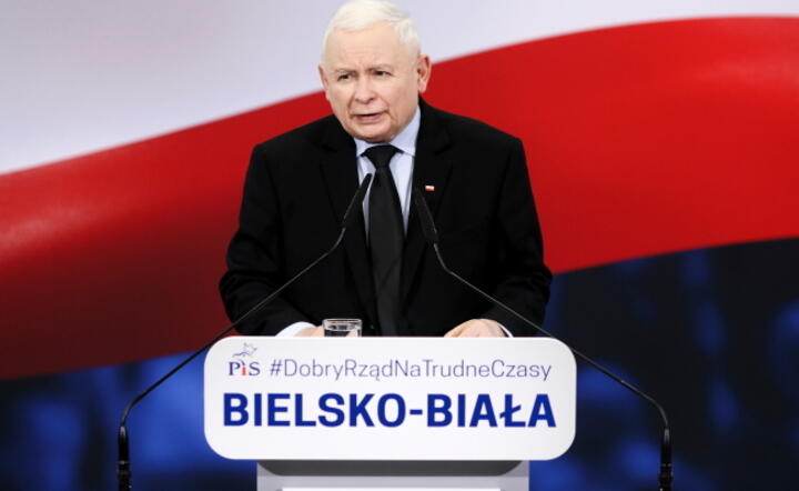 Prezes Prawa i Sprawiedliwości Jarosław Kaczyński podczas spotkania z mieszkańcami miasta w siedzibie Akademii Techniczno-Humanistycznej w Bielsku-Białej / autor: PAP/Tomasz Wiktor