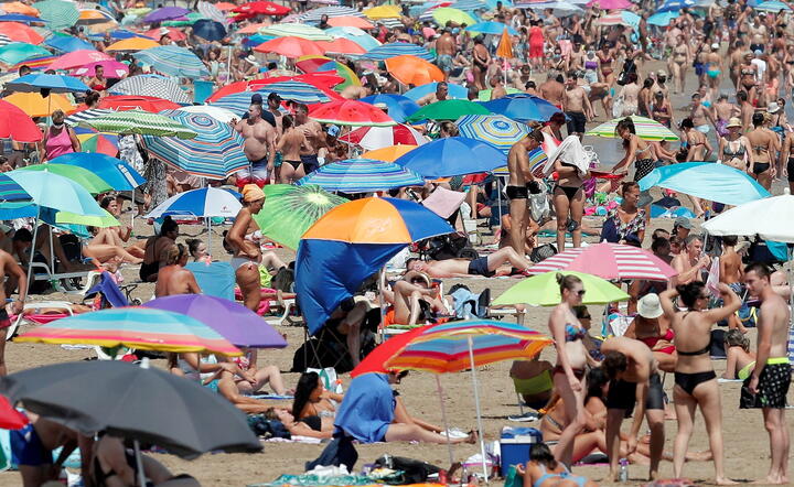 Plaża w Walencji / autor: PAP/EPA/KAI FOERSTERLING