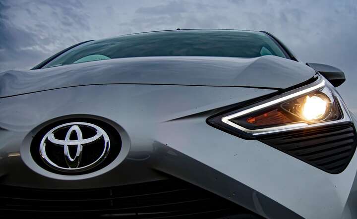 Toyota wyłączyła w aplikacji do obsługi auta możliwość podgrzania wnętrza w swoich luksusowych modelach / autor: Pixabay