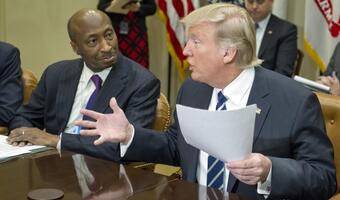 Wall Street pod kreską. Inwestorzy skupieni na Fed i uwagach prezydenta Donalda Trumpa o kursach walut