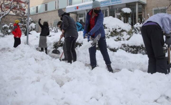 Śnieżyca w Hiszpanii / autor: PAP/EPA/David Fernandez