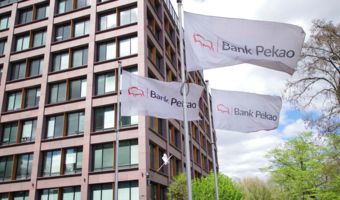 Bank Pekao współfinansuje powstanie 140 farm fotowoltaicznych Grupy Famur