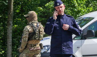Policjanci na granicy mają broń, bo napięcie rośnie
