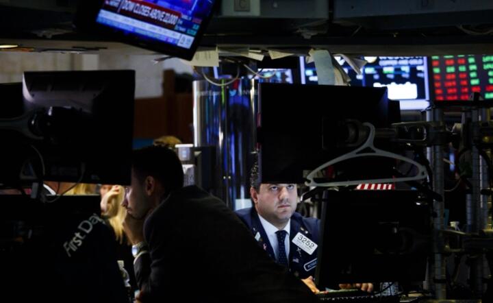 Makler na parkiecie NYSE, fot. PAP/EPA/JUSTIN LANE 