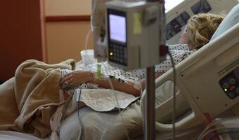 MZ: 324 nowe zakażenia, 22 kolejne zgony