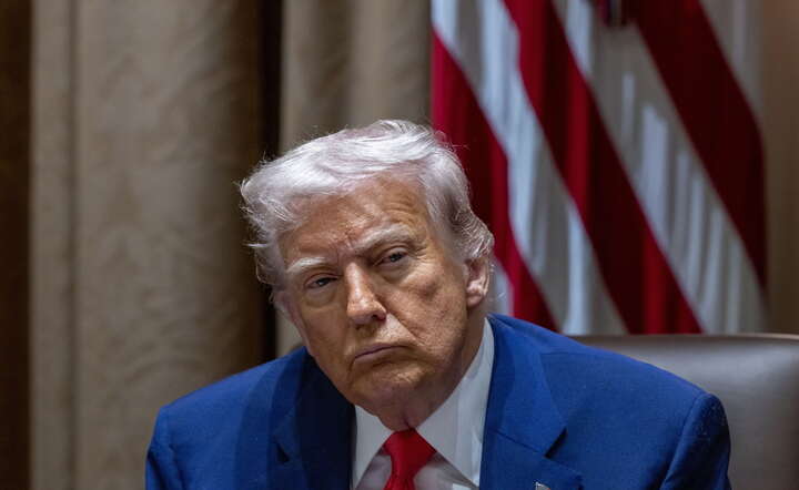 Prezydent USA Donald Trump w Białym Domu na zebraniu jego gabinetu, 10 kwietnia 2025 / autor: PAP/ EPA/SHAWN THEW