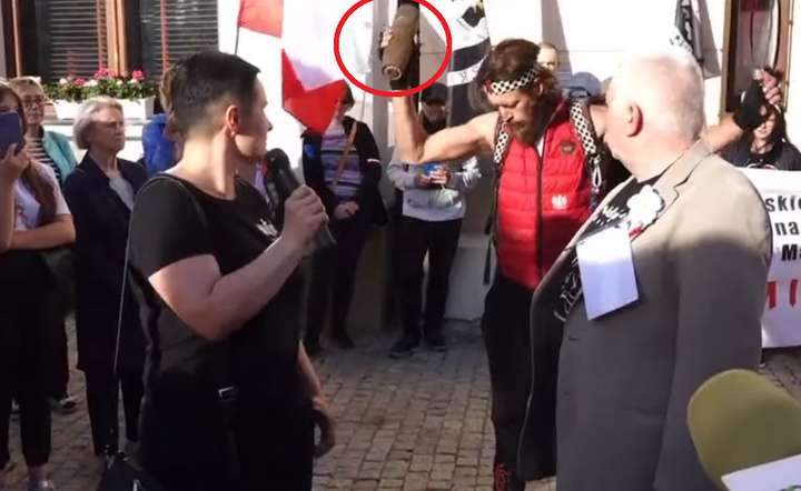 Nagranie z położenia pocisku na Krakowskim Przedmieściu / autor: autor: Twitter/RaportWojenny/emisjatv